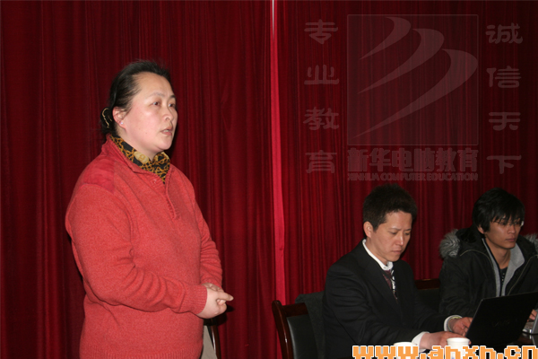 招聘单位正在做自我介绍