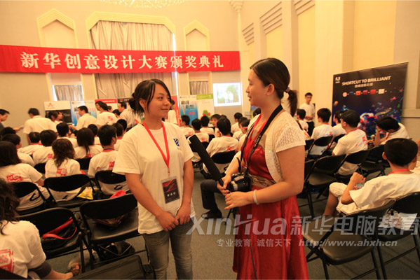 朱笛同学在北大百年讲堂接受