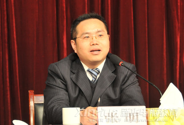新华教育集团电脑事业部部长、安徽新华电脑专修学院院长张明
