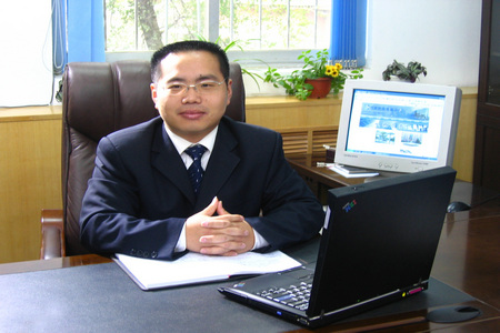 安徽新华电脑专修学院校长:张明