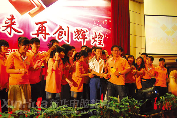 »ҵѧڻ“Ͱͳͨȫܹھ”ֻ˰ͰͼŶ¾ϯCEOƵĽӼͼΪмͬºƺӰ