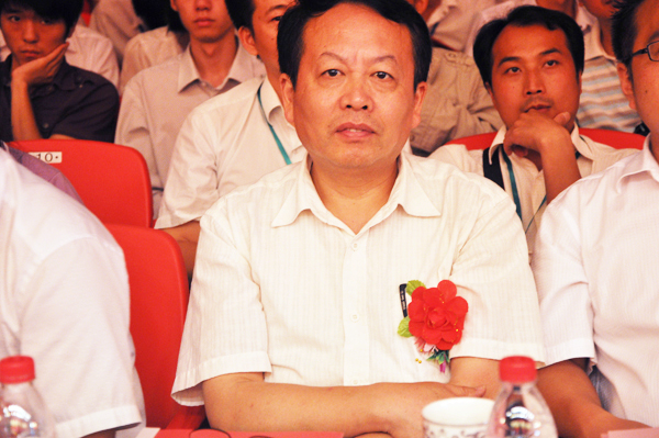 大赛副总裁判长合肥工业大学何教授在大赛颁奖典礼现场