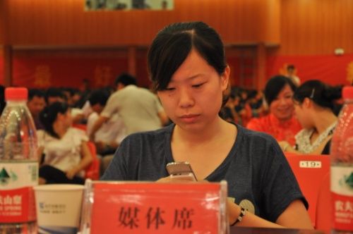 安徽新华电脑专修学院_咱这媒体朋友正在发短信参与此次微博互动