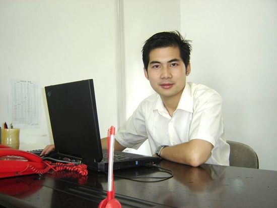 安徽新华电脑专修学院—王俊老师长期致力于市场营销、网络推广策划与网站建设多个领域的研究,有着丰富的专业经验。出版著作近20万余字,编写项目管理策划书多篇。