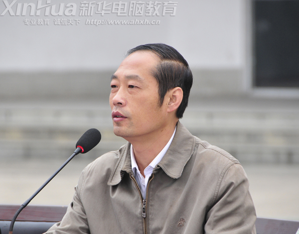 我院领导在军训动员大会上发表讲话