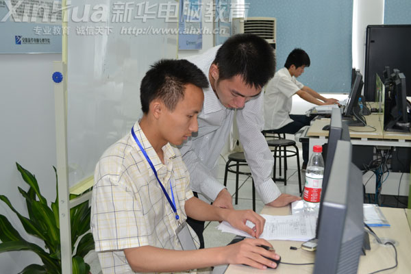 学生为专业比赛进行探讨项目设计