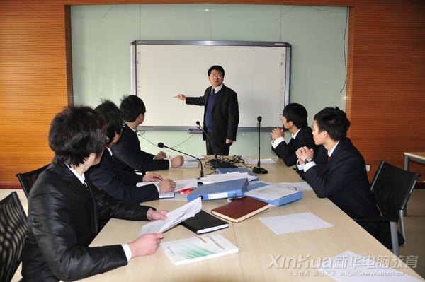 项目导师正在讲解如何搭建项目系统