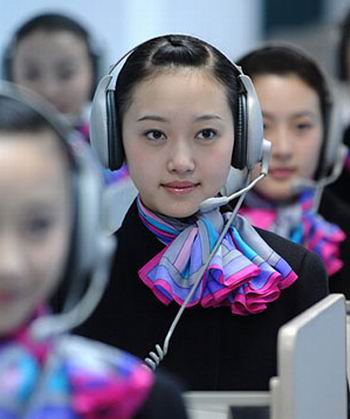 呼叫中心员工正在工作中