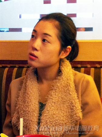 年轻干练的女白领、安徽新华杰出学子朱红霞