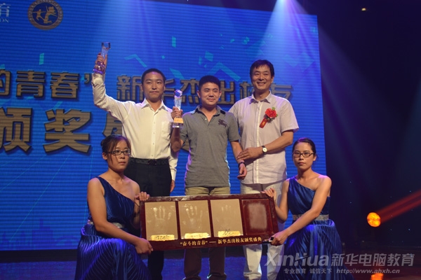 ҡԺԺ»Խʹ姴Ϊ»λУѰ佱ͬӡಢǩ