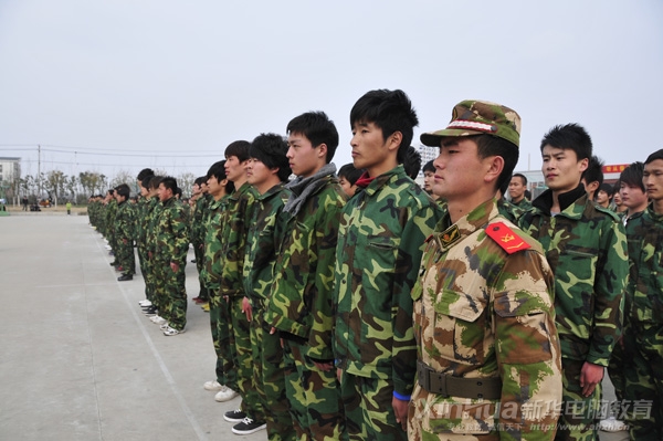 军训汇报表演英姿飒爽展风采