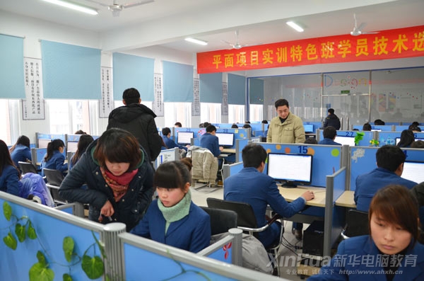 同学们在积极的设计中