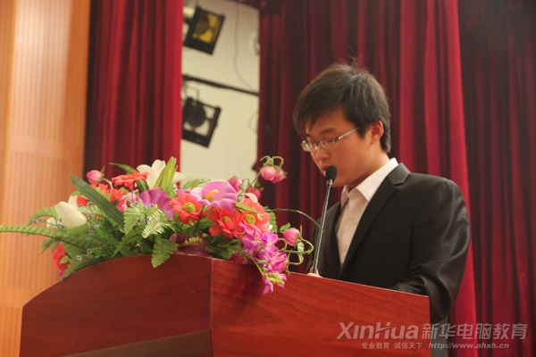 新生代表在大会中发言