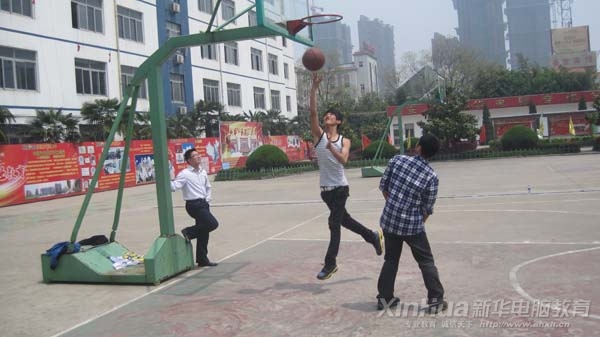 篮球比赛“汗”畅淋漓 “型”动由我