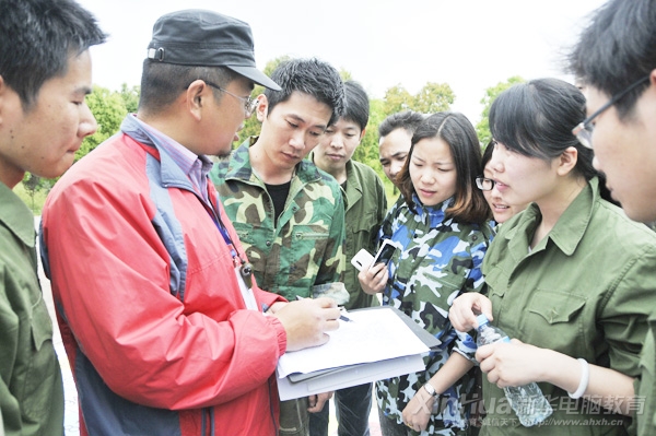 参训老师们正在查看得分情况