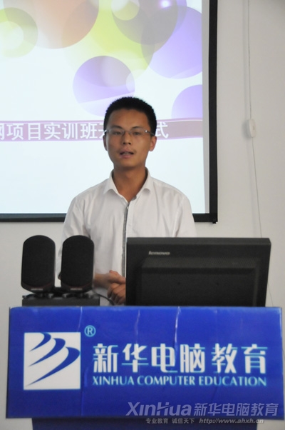 赶集网安徽分公司总经理周峰在开班仪式上讲话