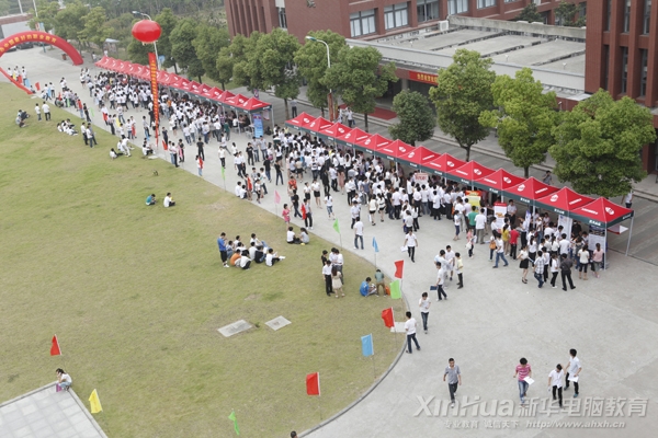 第十七届大型人才交流会现场一角