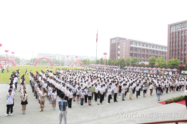 前来应聘的新华学子