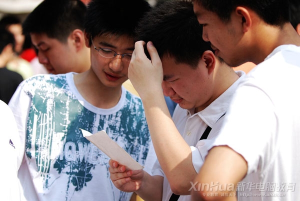 徘徊在普通本科或专科线上的考生,不知该如何选择