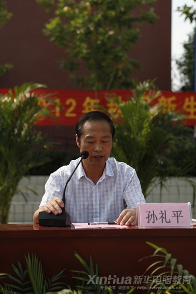 学院孙礼平副院长在宣布军训正式开营