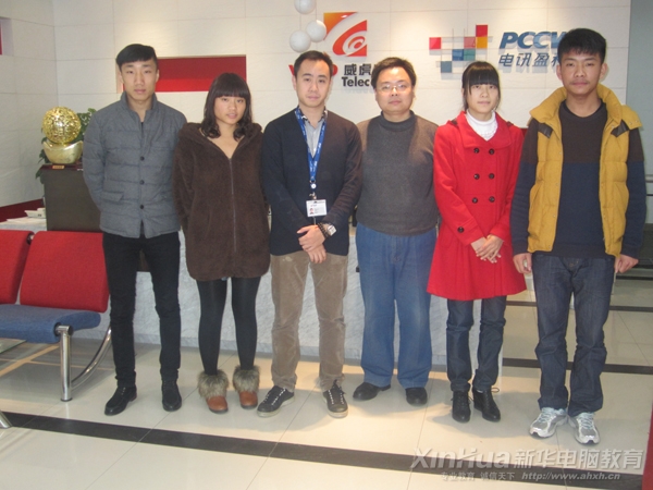 1.学院就业中心的老师们与在上海电讯盈科工作的学子合影留念