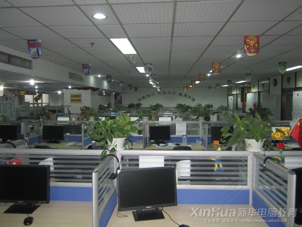 明亮宽畅的工作环境