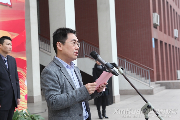 安徽聚势电子商务产业园总经理吴冬在开幕式上讲话