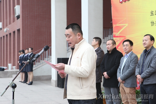 安徽省经济和信息化委员会副处长 何玉好在开幕上作重要讲话