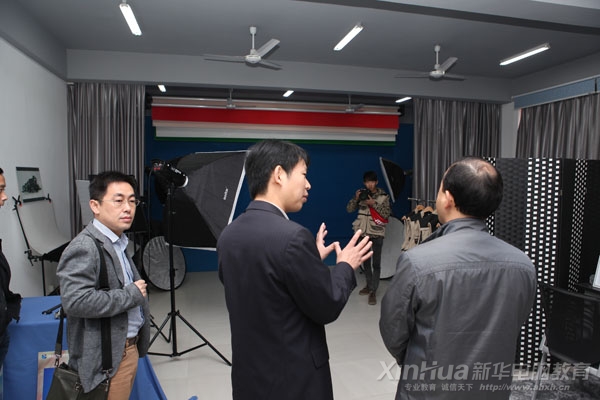 参观新华动漫游戏学院大型摄影棚