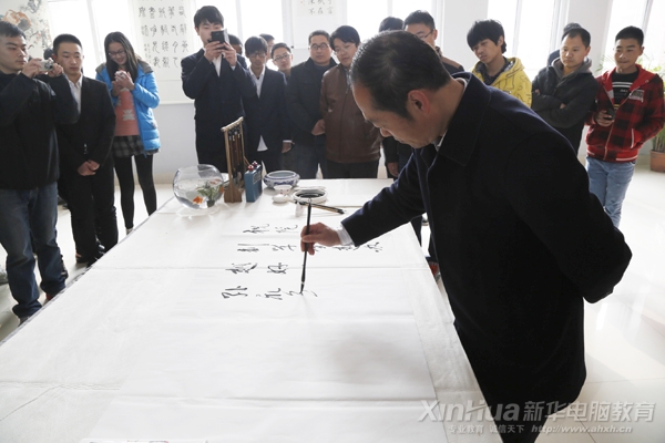 学院副院长孙礼平为本次作品展题字留念