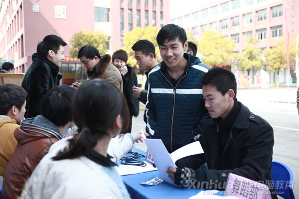 咨询、解答,大家忙得不亦乐乎