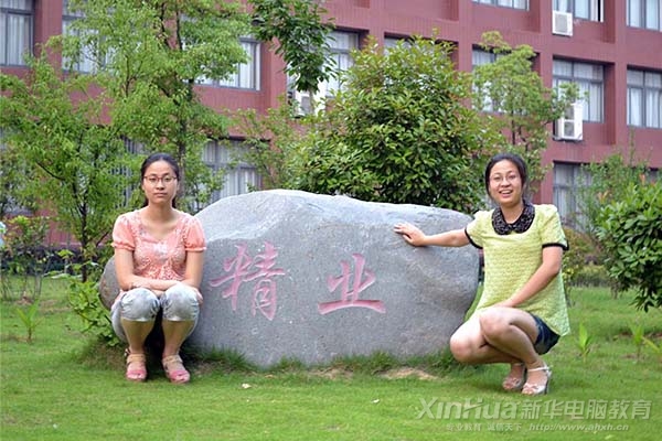 学习之余她们谈天说地