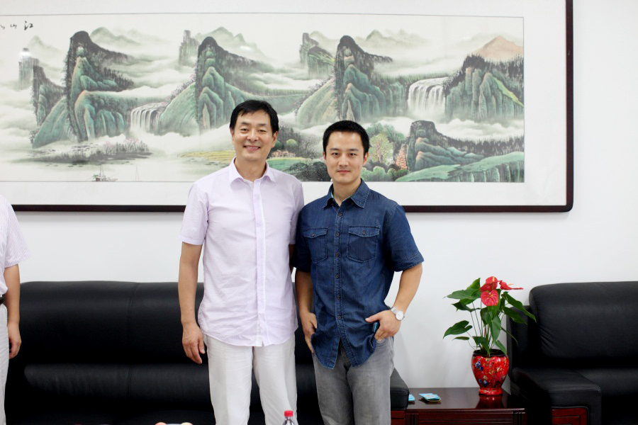 一组 下一组> 濮存昕老师和安徽新华电脑专修学院领导孙礼平合影留念