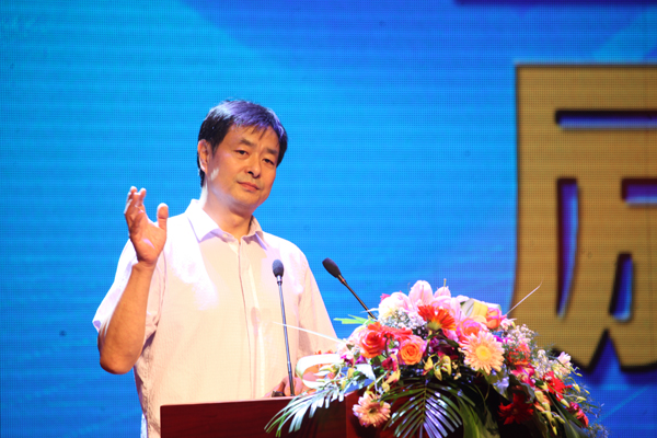 公益大使濮存昕励志讲座 引爆新华校园